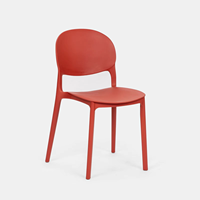 Chaise de salle à manger moderne en plastique rouge pour usage extérieur et commercial en villa, avec design léger, durable et imperméable