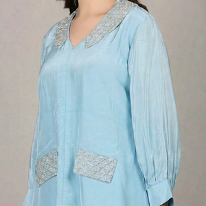 Conjunto de 2 piezas de ropa tradicional elegante en azul cielo con detalles en Cut-dana y perlas, una elección perfecta de estilo étnico. - Product Image 1