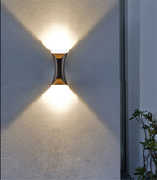 Applique murale de jardin moderne en aluminium avec diffuseur en polycarbonate, étanche IP65, lampe murale extérieure