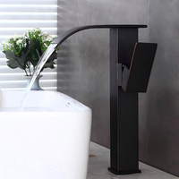 Robinet de lavabo cascade haut en laiton massif, mitigeur monocommande, support OEM ODM, finition et emballage personnalisés pour salles de bain mondiales
