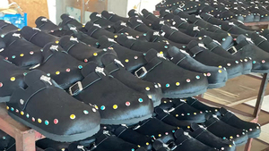 OEM ODM Sandal Wanita Pria Mewah Warna Solid Bulu Kuda Kulit Asli Sepatu Selop Gabus dengan Dukungan Lengkung Kaki - Product Image 5