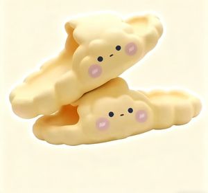 Nouvelles pantoufles super douces comme des nuages pour femmes, intérieures et extérieures, antidérapantes, semelle souple, visage souriant mignon - Product Image 6