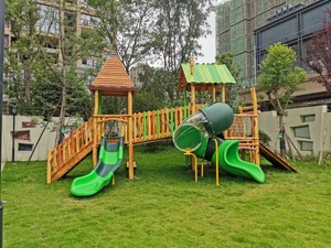 Equipo de patio de recreo al aire libre de madera Robinia con práctica de equilibrio de mejora de fuerza segura para niños de plástico para parques - Product Image 6