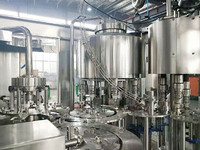 Adaptation rapide à plusieurs tailles de bouteilles, machine de remplissage de liquides OEM de haute précision avec fabrication flexible, 2000BPH