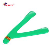 Vente en gros de jouets de Sport colorés pour enfants, disques volants en plastique multicolore Boomerang en forme de V sac en plastique sac Opp jouets gonflables 9 pouces