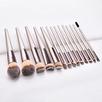 Pinceau de maquillage doré et champagne avec étiquette personnalisée Pinceau de maquillage privé végétalien de luxe avec manche en bois