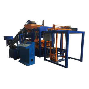Machine à blocs Habiterra à emboîtement en béton QT4-18 automatique à coin intérieur hydraulique à vendre - Product Image 5