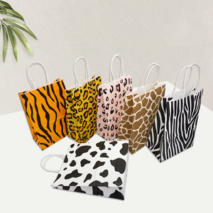 RuiYi Promotion personnalisée <span class=keywords><strong>Kraft</strong></span> rayure <span class=keywords><strong>sac</strong></span> en papier fête d'anniversaire cadeau <span class=keywords><strong>sac</strong></span> Animal léopard <span class=keywords><strong>sac</strong></span> en papier en gros - Product Image 1