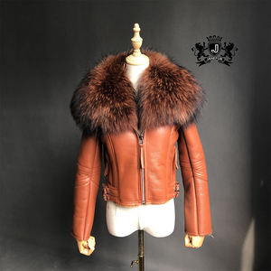 Giacca da Donna in Vera Pelle di Montone Cappotto con Vera Pelliccia di Procione Cappotto Invernale da Donna in Pelliccia Giacca in Pelle - Product Image 4