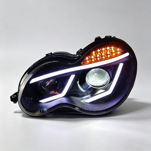 Gruppo Fari a LED Modificati per <span class=keywords><strong>Mercedes</strong></span>-Benz <span class=keywords><strong>Classe</strong></span> <span class=keywords><strong>C</strong></span> <span class=keywords><strong>W203</strong></span> C200 2000-2006, Luci Diurne e Indicatori di Direzione, Installazione Plug and Play - Product Image 1