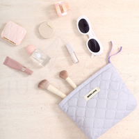 Pochette de maquillage avec logo personnalisé petit sac à cosmétiques pochettes mignonnes pour sac à main avec treillis de diamant matelassé trousses de maquillage pour femmes