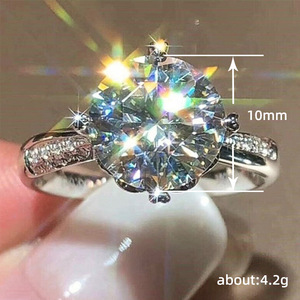 Anello con Corona di Zirconi per Donne, Gioiello di Lusso Chic per Matrimonio e Fidanzamento - Product Image 5