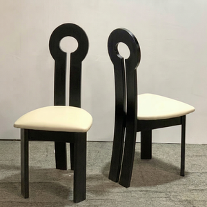 Silla de comedor moderna de madera negra con tapicería de cuero sintético color crema y diseño de respaldo único, muebles de restaurante con garantía. - Product Image 1