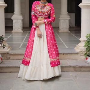 Vente en gros de tissu de soie brodé romain de style indien exclusif ensembles de Lehenga Choli vêtements indiens et pakistanais portables - Product Image 1