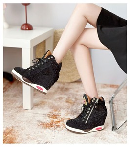 Xuanhui Nouveau Modèle Baskets montantes à lacets, rehaussantes de 10 cm, à semelle épaisse, avec talon compensé invisible, texturées, dorées métallisées - Product Image 6