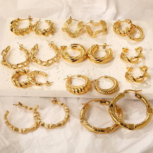 Boucles d'oreilles créoles en acier inoxydable plaqué or, design géométrique, bijoux de mode pour femme, idéales pour les soirées - Product Image 1