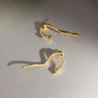 WY Design Unique, Boucles d'oreilles clous serpent torsadé en or PVD 18K serties de zircon blanc, Manchette d'oreille, Ensemble de bijoux tendance pour femme