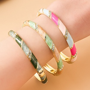 กำไลข้อมือโลหะผสมสีเทอร์ควอยซ์แบบมีตัวล็อคสปริง ดีไซน์วินเทจเรโทรสุดฮิตข้ามพรมแดน ประดับเพชรฝังอย่างสวยงาม - Product Image 1