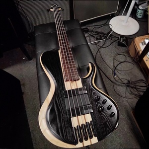Guitare <span class=keywords><strong>basse</strong></span> électrique <span class=keywords><strong>IbaneZ</strong></span> BTB865SC, manche en érable, touche en palissandre, finition mate, 5/6 cordes, manche traversant - Product Image 1