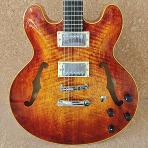 Guitarra eléctrica sólida Yunzhi Archtop estilo ES335, hecha a mano, con tapa de arce, cuerpo hueco, diapasón de ébano lacado y pastillas H-H - Product Image 1