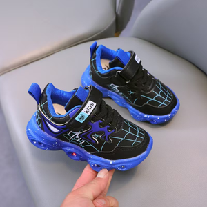 2026 รองเท้ากีฬาเด็กใหม่รองเท้าหนังสำหรับกิจกรรมกลางแจ้งไฟ LED รองเท้าวิ่งกีฬาป้องกันการลื่นไถลเด็ก'รองเท้าสไตล์ลำลองแบบนุ่มสบายสำหรับเดิน - Product Image 4