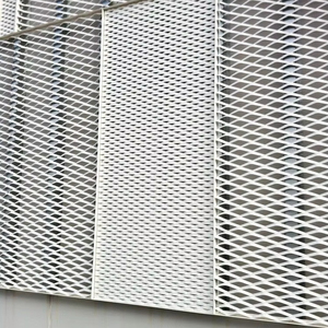 Maille métallique déployée en acier galvanisé décorative pour façade de bâtiment et écran de jardin - Product Image 1