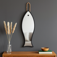 Miroir mural décoratif en forme de poisson unique Miroir suspendu en corde à cadre noir pour la décoration intérieure