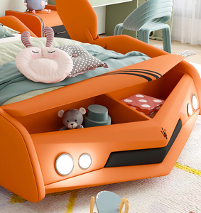 เตียงเด็กหนังดีไซน์สร้างสรรค์รูปรถแข่ง: ตัวเลือกสีแบบกำหนดเอง หัวเตียงพร้อมที่เก็บของ ไฟ LED ลำโพง และราวกั้นป้องกัน - Product Image 4