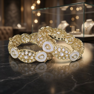 Venta al por mayor de brazaletes Kundan inspirados en diseños famosos, con baño de oro, juego de 2 piezas, para mujer, sin níquel ni plomo, a la moda. - Product Image 3