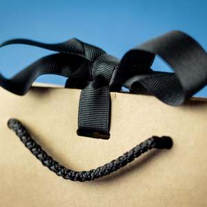 Manufacturer Coated Paper Ribbon Tie Gift Package Elegant Paper Bags for Presentations - Product Image 5