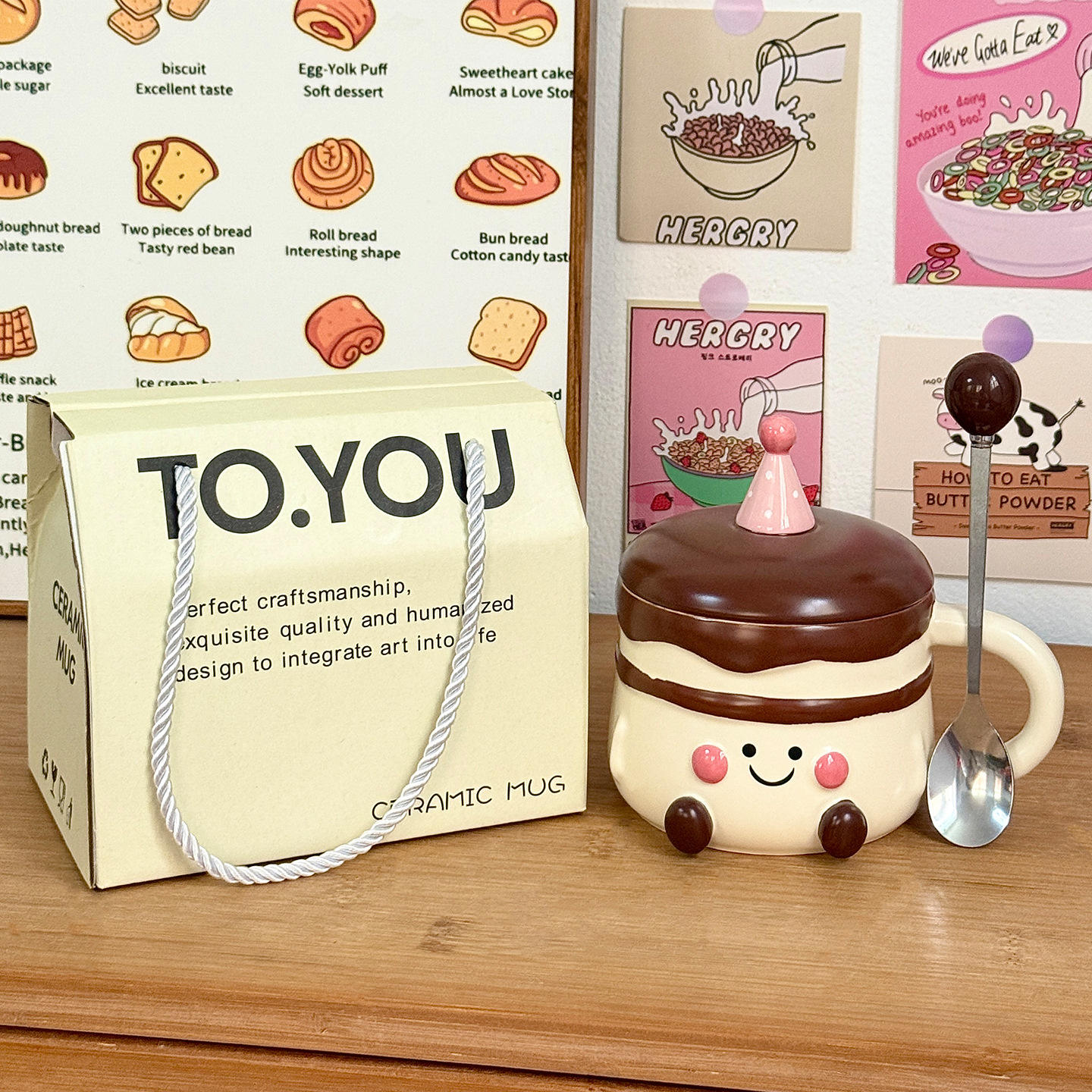 [ชุดกล่องของขวัญพร้อมช้อนกลมและฝาถ้วย] ตุ๊กตาเค้กสีน้ำตาล