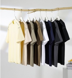 เสื้อยืดแขนสั้นผ้าคอตตอนหนา 250GSM ตะเข็บเปลือย ป้องกันขนร่วง สไตล์มินิมอลอเนกประสงค์สำหรับผู้ชาย JP รับผลิตตามสั่งขายส่ง - Product Image 1
