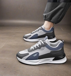 <span class=keywords><strong>Scarpe</strong></span> da Uomo in Pelle 2025 Nere Stile Walking da Skateboard e Corsa in Tre Colori - Product Image 5