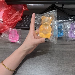 ตุ๊กตาหมีเรนโบว์ PU ของเล่นหนังสือเรื่องหนูน้อยขี่ม้าแดง ของสะสมน่ารัก พร้อมเสียงเพลง ช่วยผ่อนคลาย บรรเทาความเครียด ของเล่นบีบคลายอารมณ์ - Product Image 4
