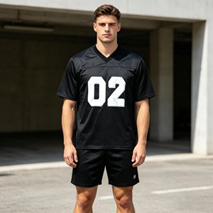 Camiseta personalizada para hombre, camiseta de fútbol negra de manga corta con estampado, cuello redondo, corte regular, transpirable, deportiva - Product Image 1