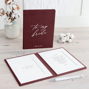 Porta Menús de Gamuza Personalizados para Brunch de Boda o Porta Certificados de Terciopelo y Carpeta para Menús - Product Image 3