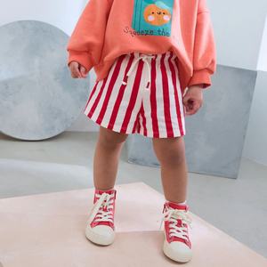 Commercio all'ingrosso personalizzato Logo carino vestiti di moda <span class=keywords><strong>bambina</strong></span> estate stile coreano Oversize verticale <span class=keywords><strong>pantaloncini</strong></span> a righe rosse - Product Image 2