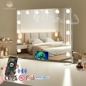 Specchio da Trucco con Luce LED Bluetooth, Ricarica Wireless, Porta USB Tipo C, 58x46cm, 14 Lampadine G35 - Product Image 1