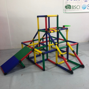 Gran Juguete Educativo Ensamblable - Pared de <span class=keywords><strong>Escalada</strong></span> para el Hogar y la Escuela con Tobogán, <span class=keywords><strong>Material</strong></span> PP Duradero y Seguro, con Tubos, Paneles y Conectores - Product Image 4