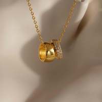 Collier en gros de luxe léger plaqué or avec zircon, perle ronde et pendentif en forme de brique d'or, chaîne de collier à perles pour femme