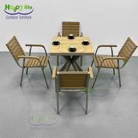 Table à manger carrée de style européen avec pieds en aluminium durable Design en bois plastique pour l'extérieur Bistrot & Restaurant
