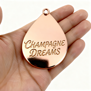 2025 chuyên nghiệp thực hiện thiết kế logo tùy chỉnh Vàng túi xách kim loại pins tấm nhãn - Product Image 1