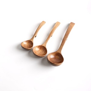 Cuillère à soupe en bois d'acacia à grande feuille avec crochet pour accrocher, ustensile de cuisine - Product Image 3