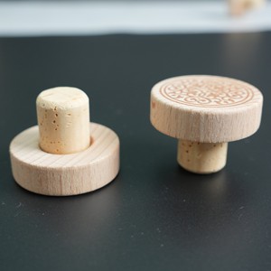 עצירת יין יין מותאם אישית פקק עץ בר דקורטיבי בר מטבח אביזר מפעל מותאם אישית בר בגודל מלא - Product Image 2