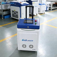 Machine de nettoyage au laser à fibre pulsée portative 500W/1000W pour l'élimination de la rouille, de la peinture et de l'huile sur les surfaces en acier inoxydable, en aluminium et en bois