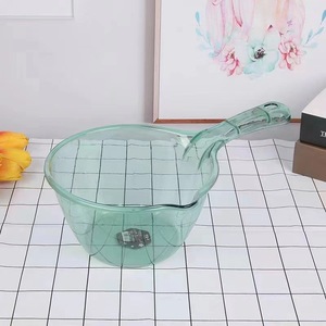 Cucharas de plástico para agua, suministro de supermercado, uso doméstico, sencillas, resistentes y hermosas, cucharas de cristal, para tiendas de 2 yuanes - Product Image 1