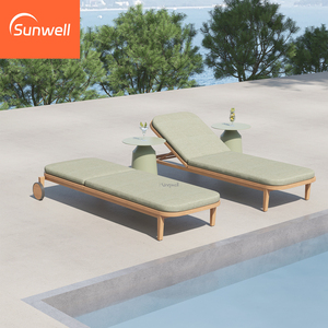 Chaise longue d'extérieur pliable en bois de teck massif avec roulettes pour utilisation au bord de la piscine, dans les hôtels et dans le salon - Product Image 4