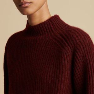 Maglione Minimalista da <span class=keywords><strong>Donna</strong></span> in <span class=keywords><strong>Maglia</strong></span> a Coste, Collo Semi-Alto, Vestibilità Ampia, Colore <span class=keywords><strong>Bordeaux</strong></span>, Produzione Personalizzata - Product Image 4