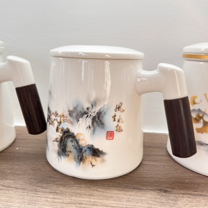 Großhandel niedlichen kreativen handgemachten benutzer definierten Design Porzellan tassen mit Infuser und Deckel Tee becher - Product Image 6