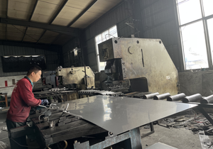 Filet de poinçonnage en treillis métallique perforé en fer galvanisé SS304L et 316L d'usine pour la protection des bâtiments coupe et pliage pour une utilisation en extérieur - Product Image 3